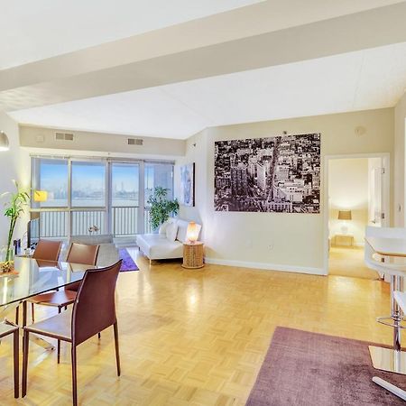 Dharma Home Suites Jc At Exchange Place Джърси Сити Екстериор снимка