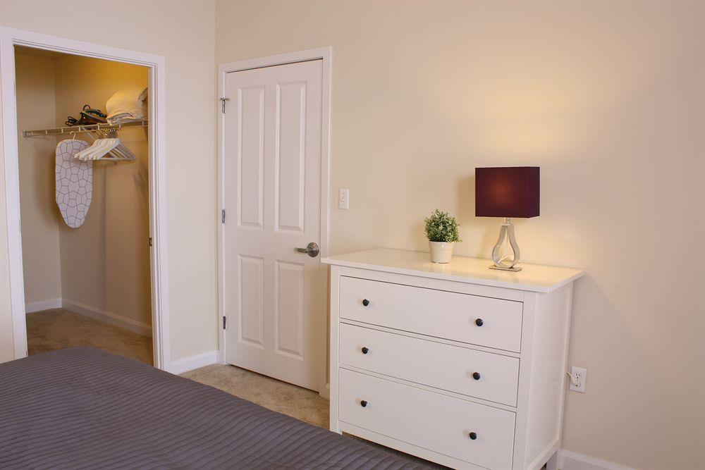 Dharma Home Suites Jc At Exchange Place Джърси Сити Екстериор снимка