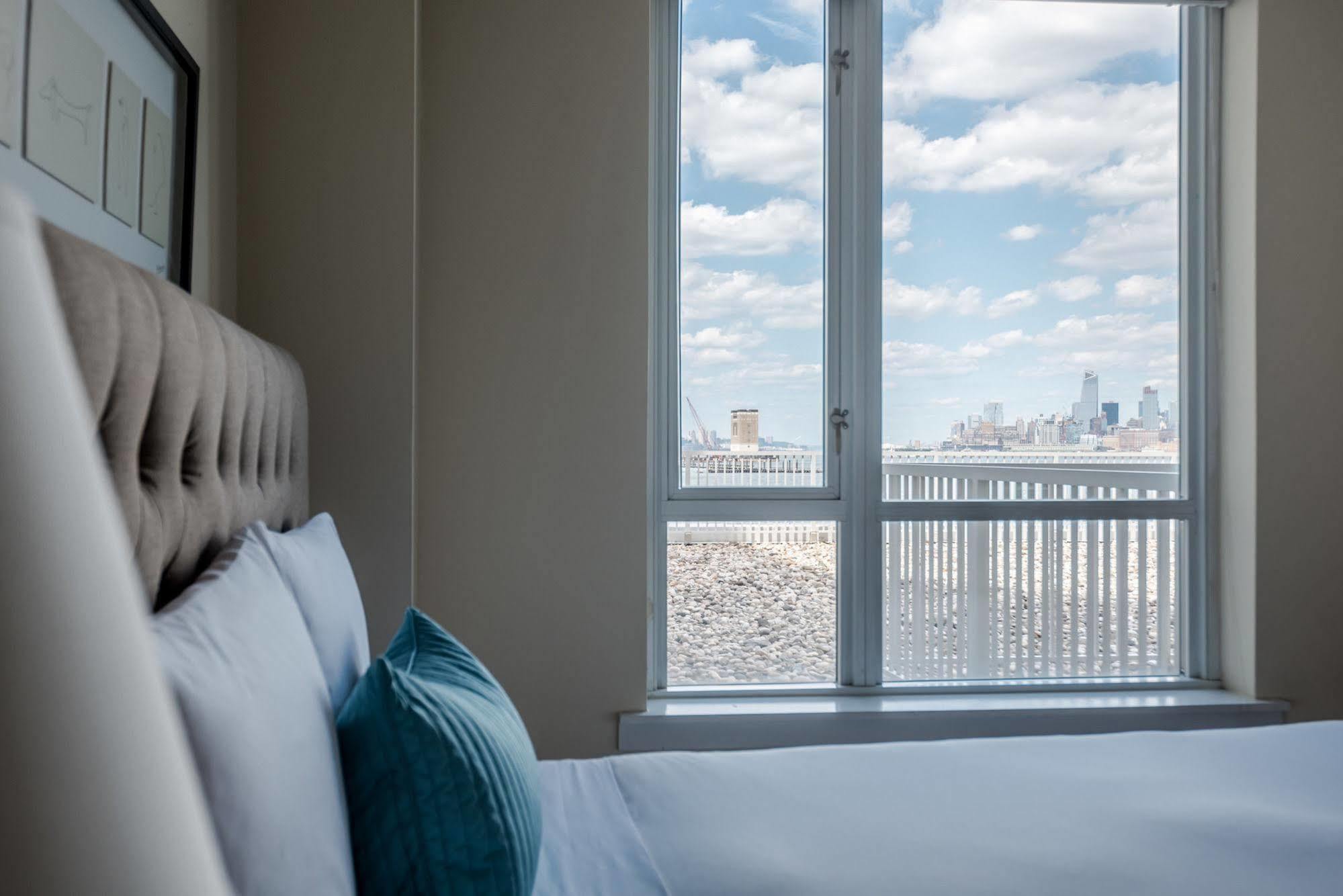 Dharma Home Suites Jc At Exchange Place Джърси Сити Екстериор снимка