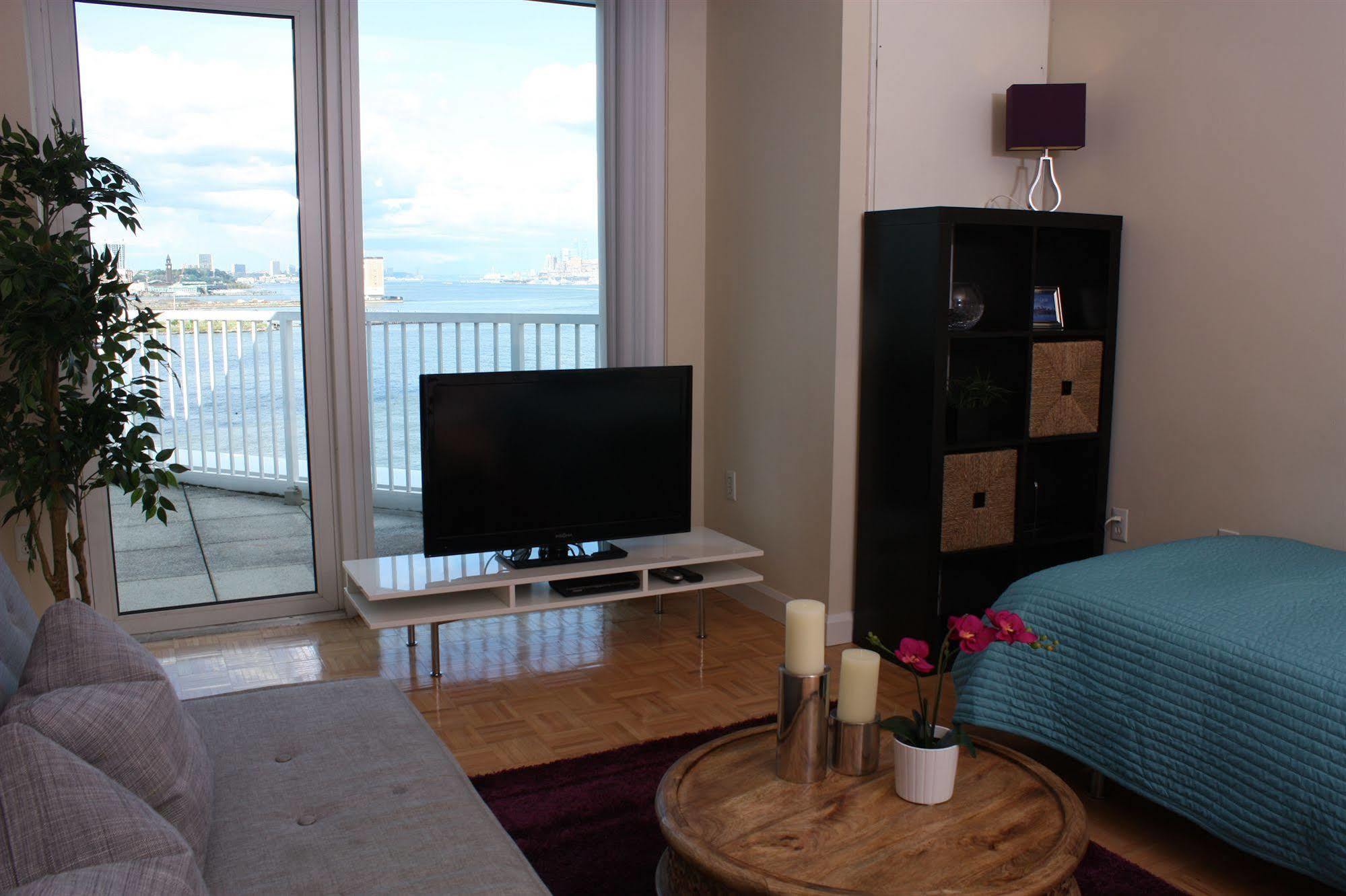 Dharma Home Suites Jc At Exchange Place Джърси Сити Екстериор снимка