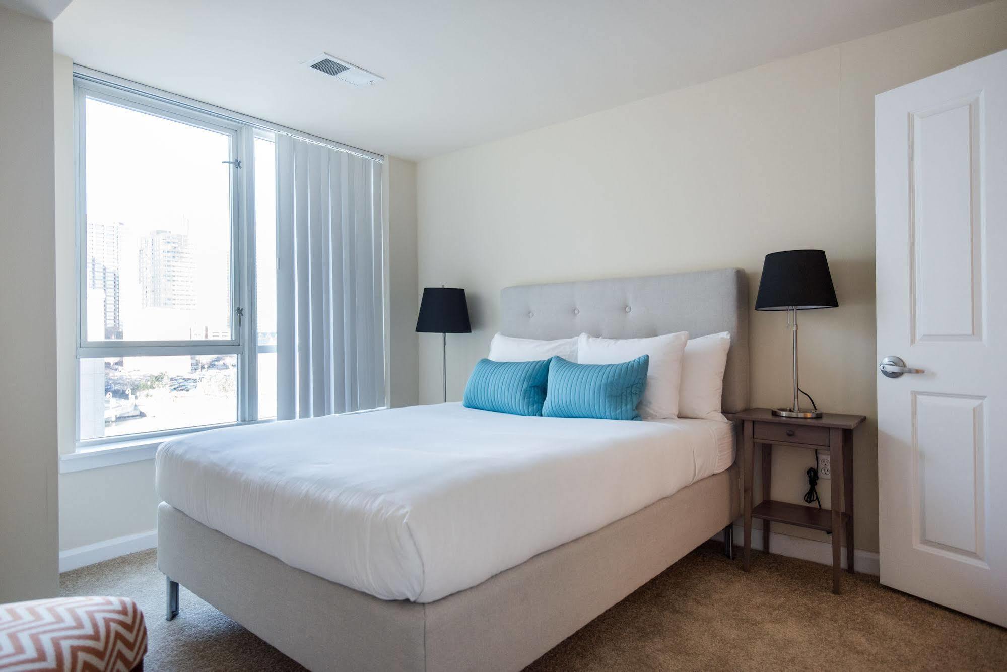 Dharma Home Suites Jc At Exchange Place Джърси Сити Екстериор снимка