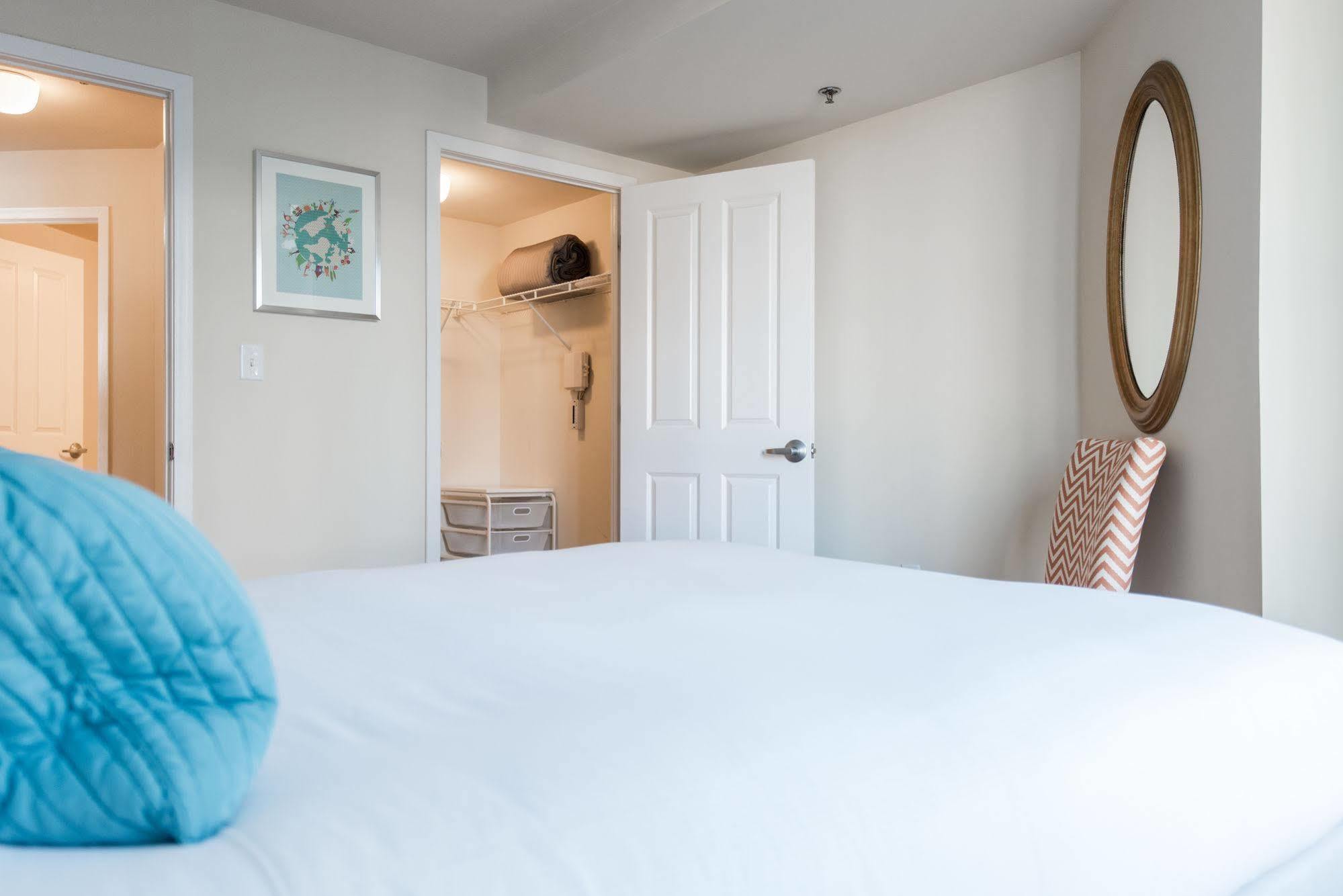 Dharma Home Suites Jc At Exchange Place Джърси Сити Екстериор снимка