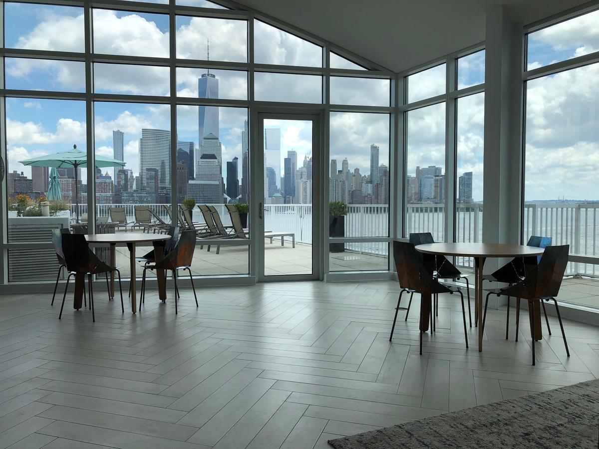 Dharma Home Suites Jc At Exchange Place Джърси Сити Екстериор снимка