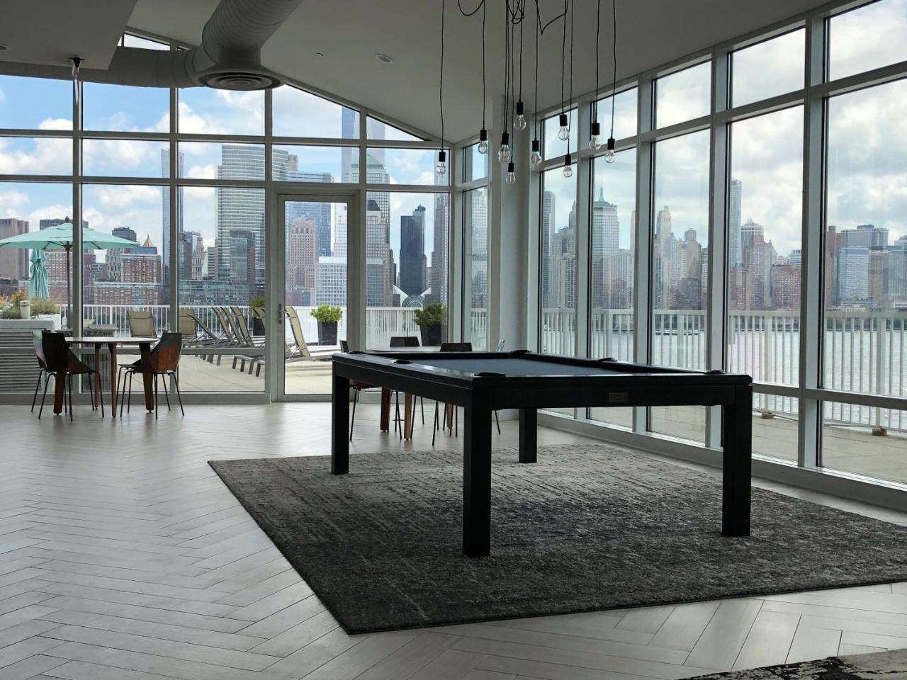 Dharma Home Suites Jc At Exchange Place Джърси Сити Екстериор снимка
