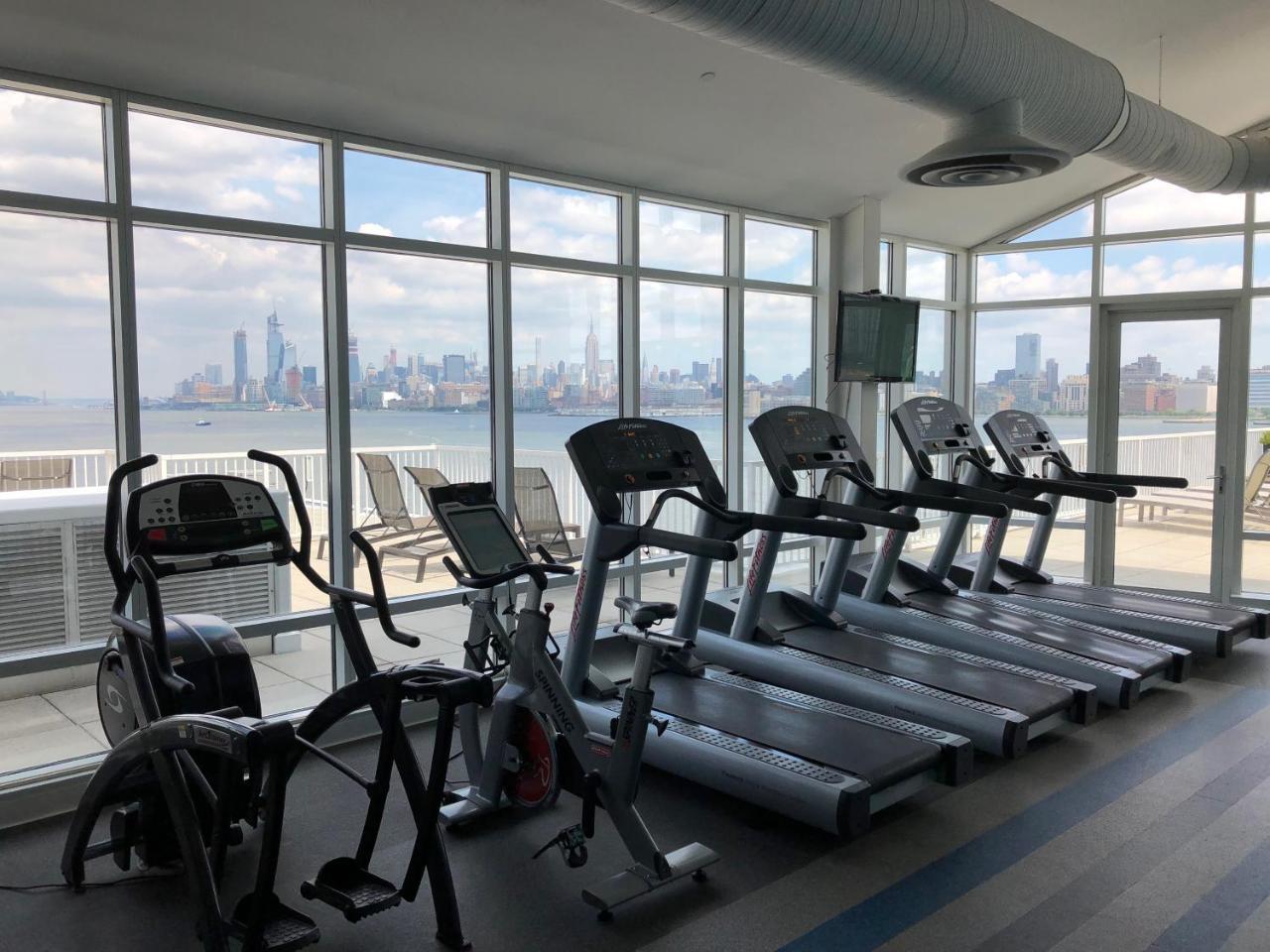 Dharma Home Suites Jc At Exchange Place Джърси Сити Екстериор снимка