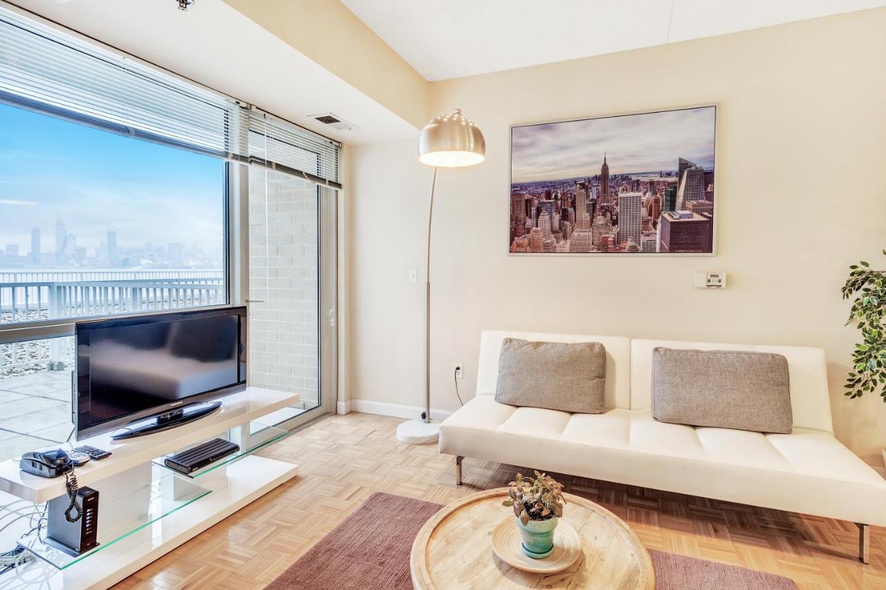 Dharma Home Suites Jc At Exchange Place Джърси Сити Екстериор снимка