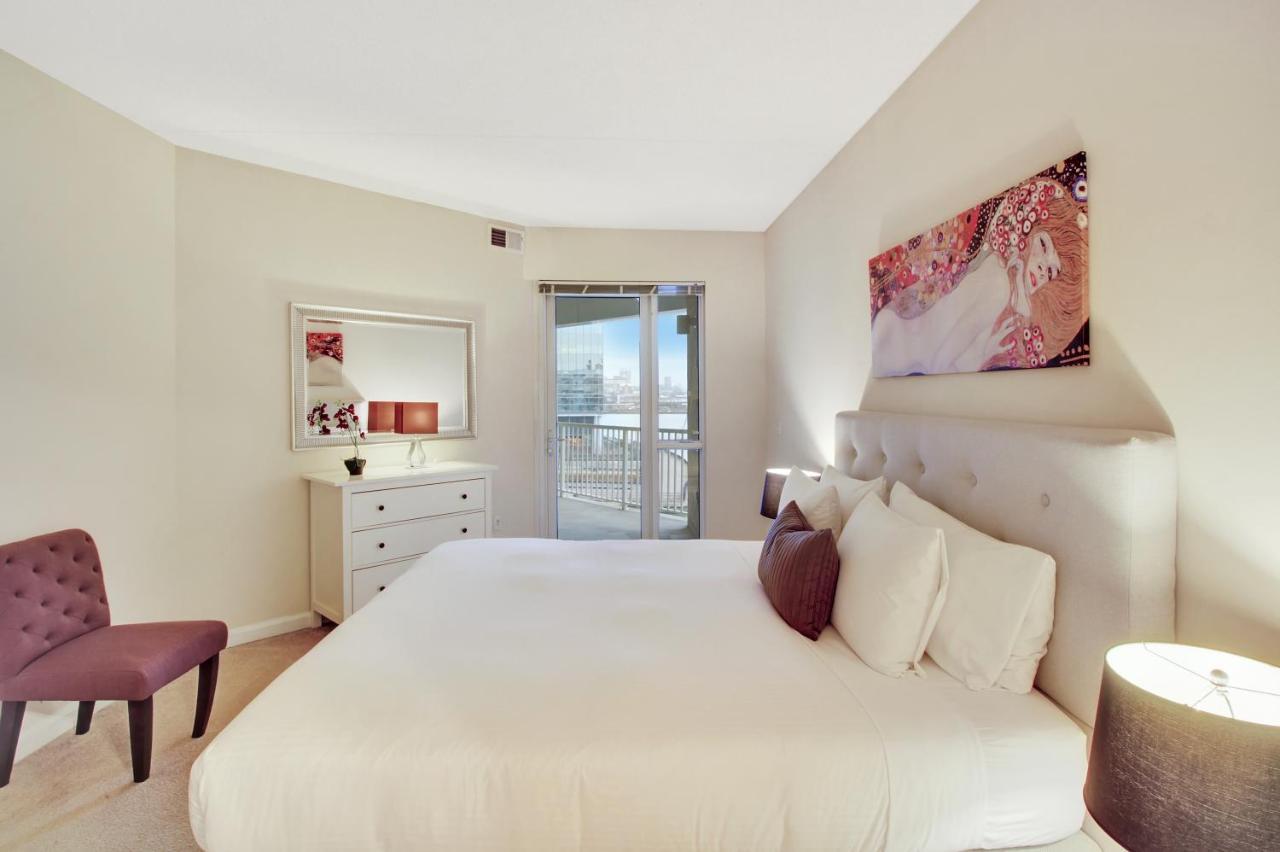Dharma Home Suites Jc At Exchange Place Джърси Сити Екстериор снимка