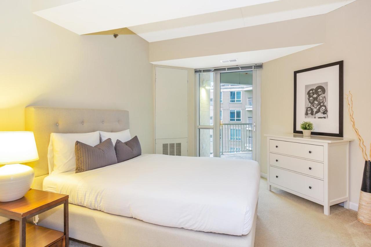 Dharma Home Suites Jc At Exchange Place Джърси Сити Екстериор снимка