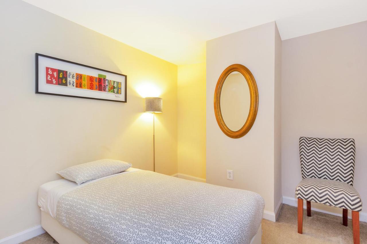 Dharma Home Suites Jc At Exchange Place Джърси Сити Екстериор снимка