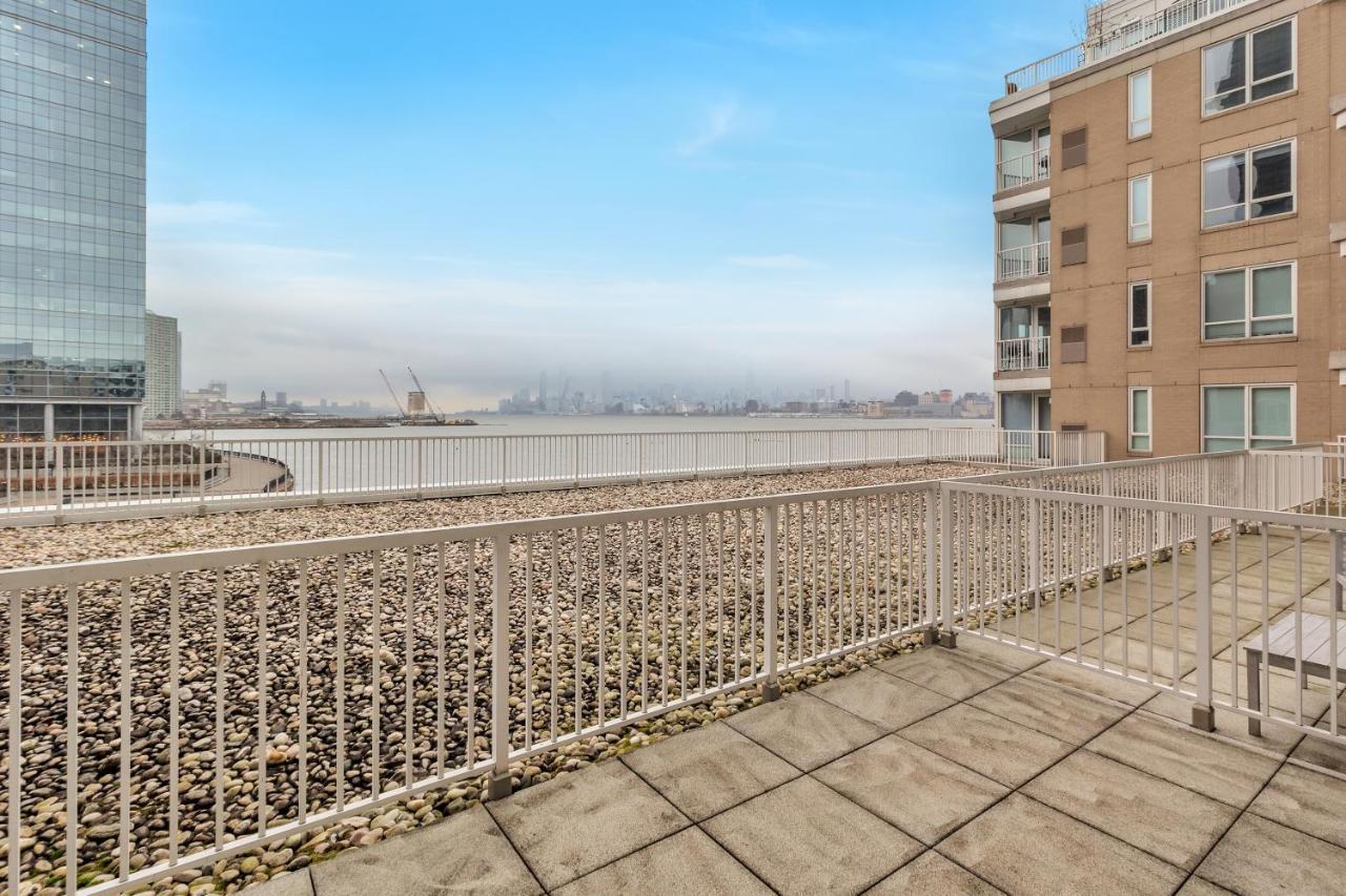 Dharma Home Suites Jc At Exchange Place Джърси Сити Екстериор снимка