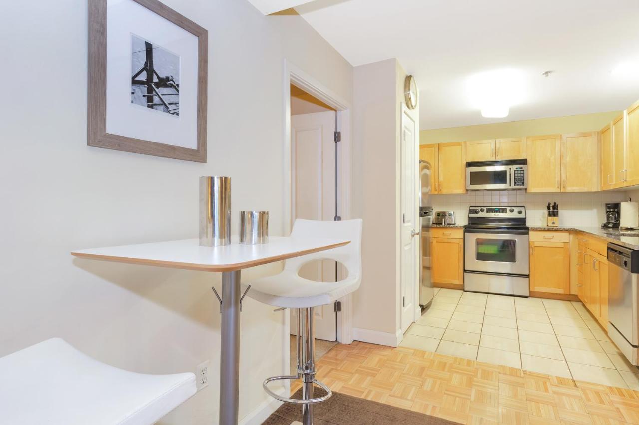 Dharma Home Suites Jc At Exchange Place Джърси Сити Екстериор снимка