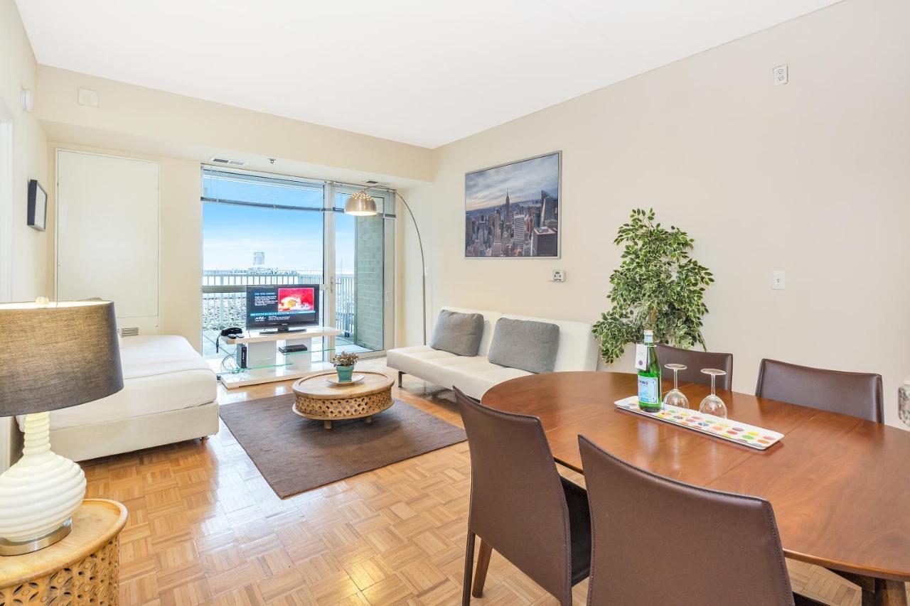Dharma Home Suites Jc At Exchange Place Джърси Сити Екстериор снимка