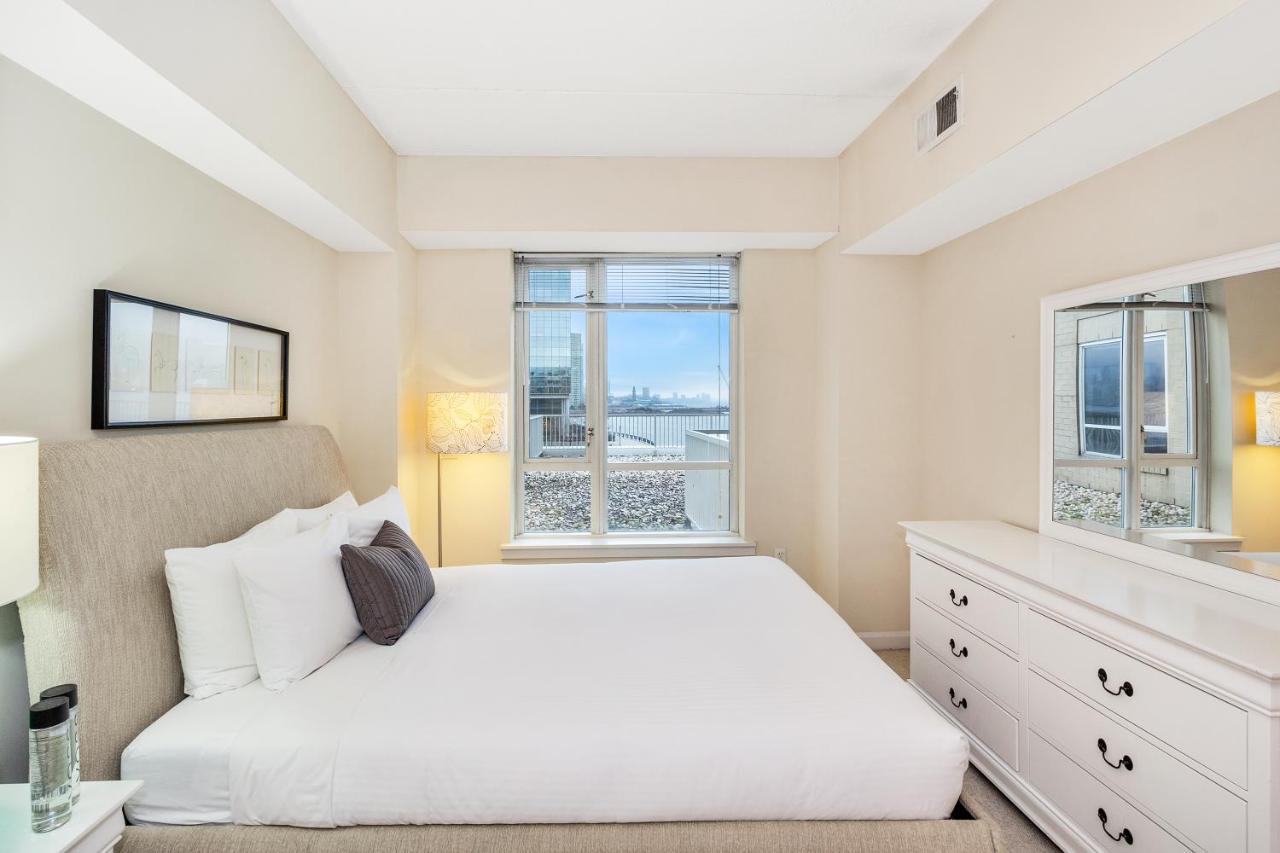 Dharma Home Suites Jc At Exchange Place Джърси Сити Екстериор снимка