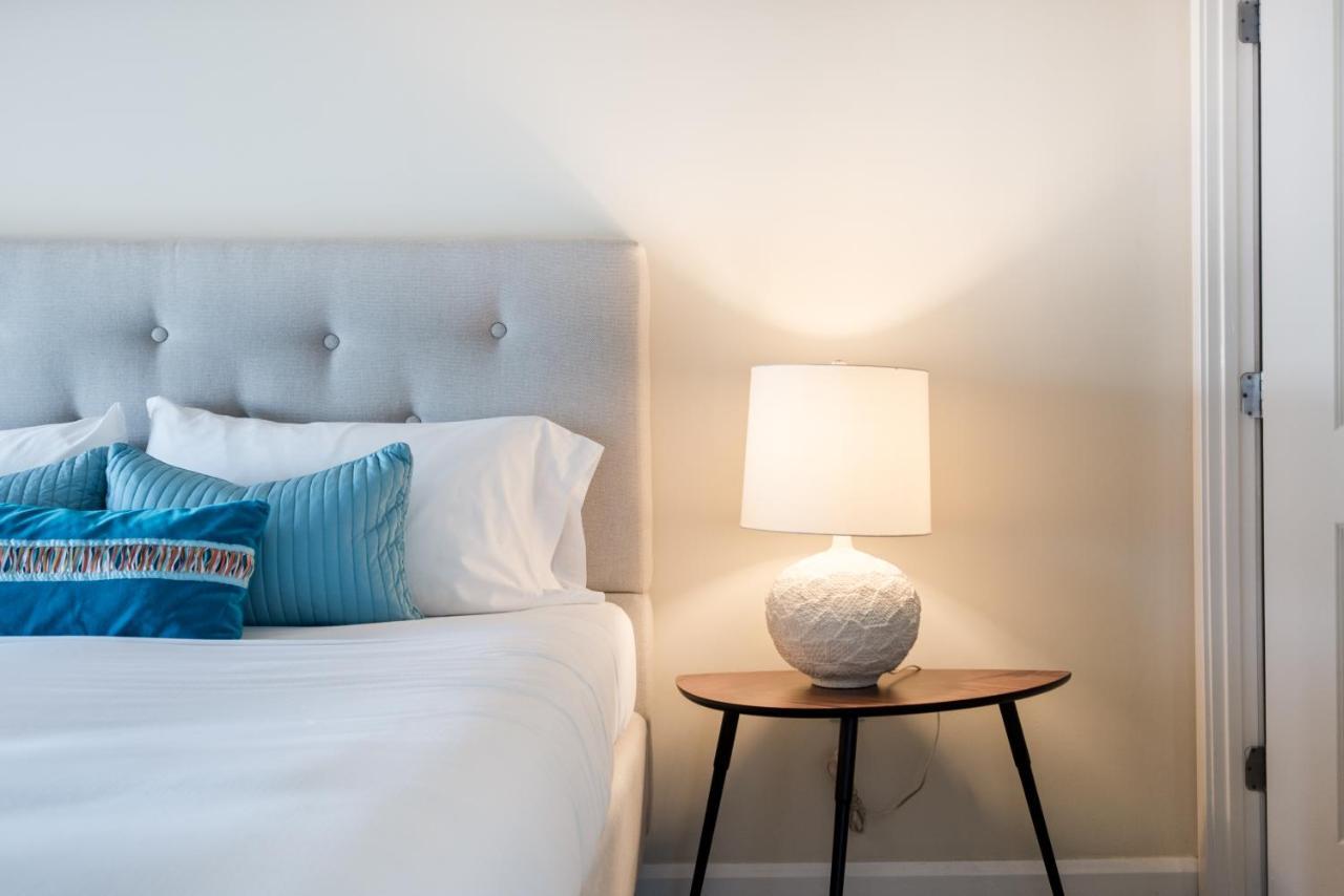 Dharma Home Suites Jc At Exchange Place Джърси Сити Екстериор снимка